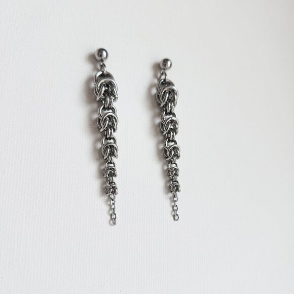 Gothic medieval chain mail pointy long silver earrings ✦ stainless steel ✦ - Picture 8 of 8